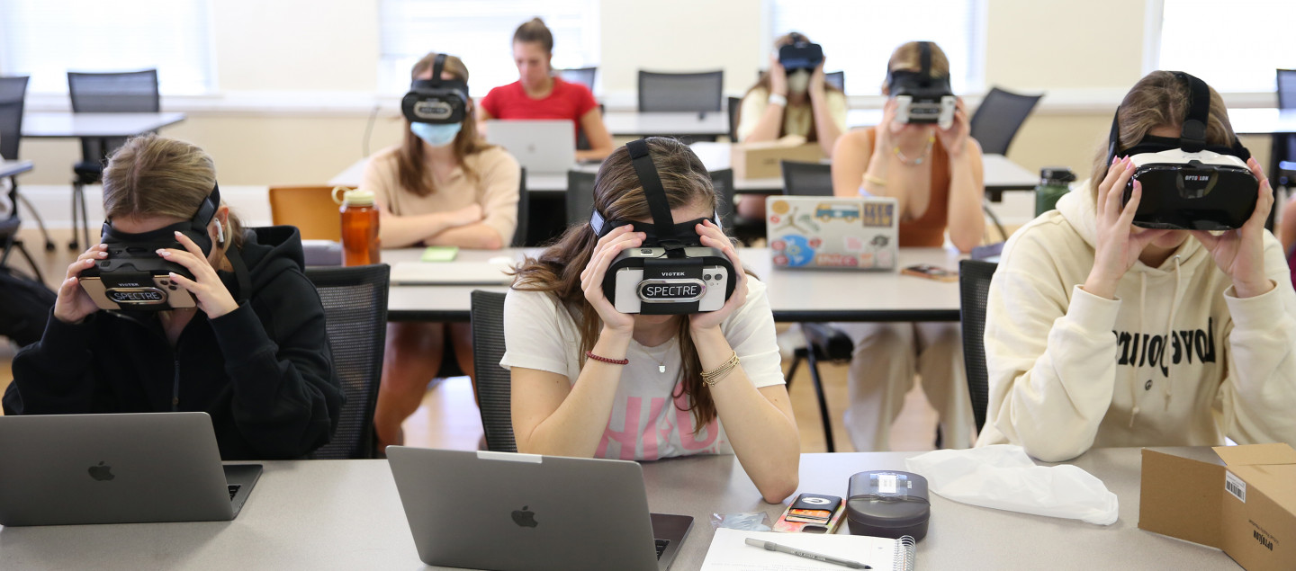 Virtual reality takes students into classroom of the future | UGA FACS